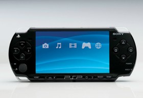 Dla turysty gadżeciarza: multimedialne centrum rozrywki - przenośna konsola do gier Sony PSP mieści się w kieszeni