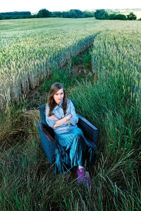 „Nowoczesne technologie umożliwiają tworzenie fikcji prawdziwszych niż prawda i wszyscy przestajemy je odróżniać. A fikcje mają tendencje do samorealizacji”.