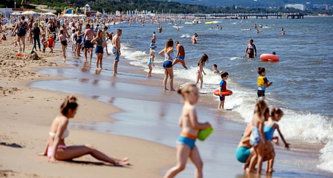 Koniec lata będzie oznaczał powrót do zamkniętych pomieszczeń, do nauki w szkołach, co wiąże się ze zintensyfikowaną wymianą wirusa.