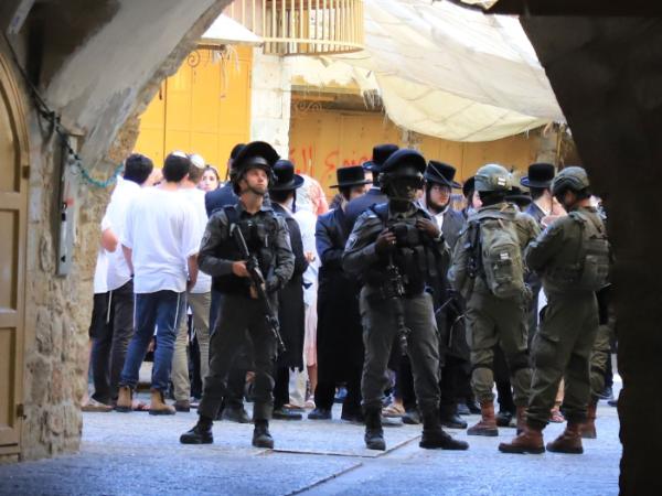 Hebron na Zachodnim Brzegu. To drugie co do wielkości palestyńskie miasto stopniowo anektują żydowscy osadnicy.