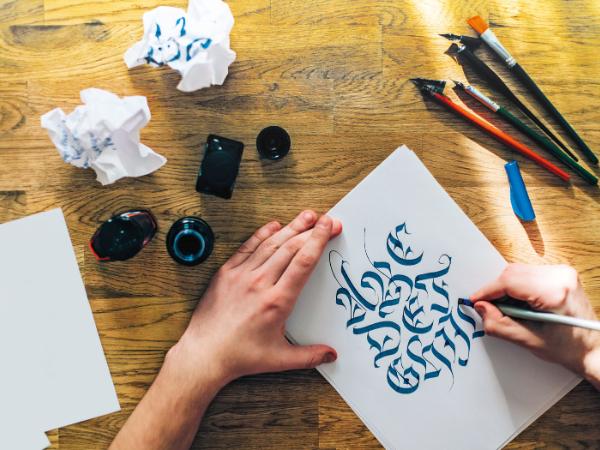 Kaligrafia to nie tylko hobby, ale też technika mindfulness.