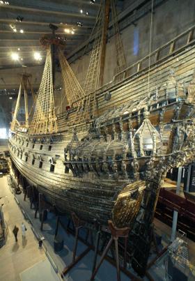 Spoczywający na głębokości 32 m wrak „Vasy” wyciągnięto w 1961 r. Od tego czasu ściąga do Sztokholmu miliony turystów.