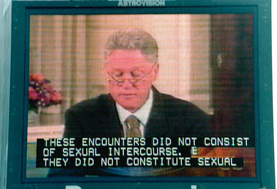 Kłamcę można rozpoznać po mimice twarzy i gestach. Specjaliści analizujący wystąpienie prezydenta USA Billa Clintona stwierdzili, że gdy wspominał on o relacjach z Monicą Lewinsky, nie mówił prawdy.