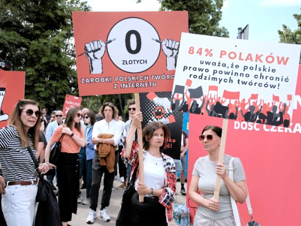 Pikieta filmowców pod Sejmem, 11 czerwca 2024 r.