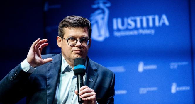 Krystian Markiewicz podczas debaty w Europejskim Centrum Solidarności w Gdańsku