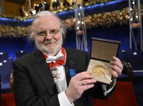 Jon Fosse z Nagrodą Nobla w dziedzinie literatury, 2023 r.