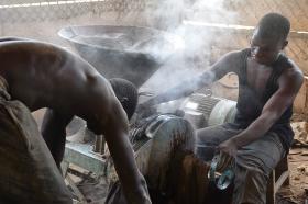 Instalacja do mielenia odłamków złotonośnych skał.