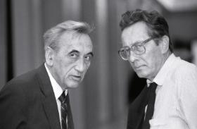 Premier Tadeusz Mazowiecki i minister spraw wewnętrznych Krzysztof Kozłowski.