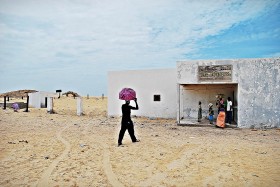 Niewolnictwo wciąż istnieje we wschodniej i południowej części kraju. Problem ten dotyczyć może nawet 300 tys. osób.