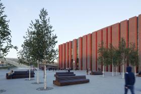 ... w czytelny sposób nawiązujący do śląskich tradycji, o niezwykle efektownych wnętrzach.