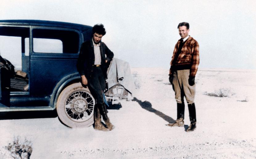 Młody geniusz na swoim ranczu w Nowym Meksyku w latach 30. Później „załatwił” sobie laboratorium w Los Alamos, żeby mieć blisko. Z prawej noblista Ernest Lawrence, wynalazca cyklotronu.