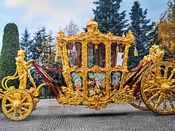 Imperial – barokowy pojazd koronacyjny Habsburgów. Replika dla chińskiego muzeum konia.