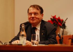Listę wielkich uczonych cierpiących na noblowską chorobę otwierają Piotr i Maria Curie, a zamyka współodkrywca wirusa HIV Luc Montagnier (na zdjęciu).