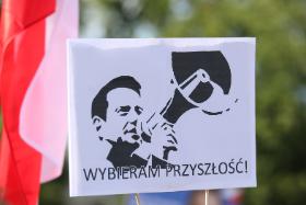 Trzaskowski pozostanie pełnowymiarowym prezydentem stolicy. Ale po godzinach dodatkowo ma wyrabiać etat prezydenta opozycyjnej Polski.