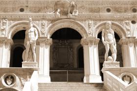 Schody Pałacu Dożów - główna scena dramatu, zakończonego ścięciem Faliera.