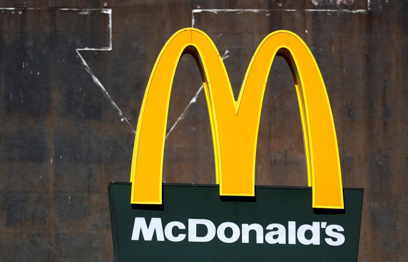 Według badań 40 proc. pracowniczek fast foodów było molestowanych.