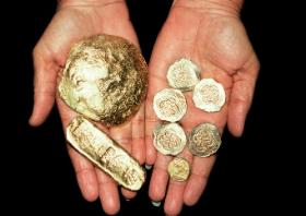 Monety wydobyte z wraku statku „Nuestra Señora de las Maravillas”