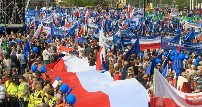 Według ustaleń stołecznego ratusza w „Marszu Wolności” wzięło udział 90 tys. ludzi.