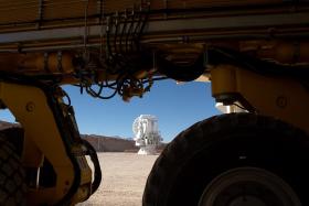 Zanim radioteleskopy ALMY trafią na płaskowyż Chajnantor, muszą zostać dokładnie przetestowane w obozie na 3 tysiącach metrów. Trwa to nawet rok.