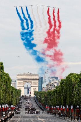 Defilada w Paryżu w dniu święta narodowego, 14 lipca 2023 r. Dotychczas siły zbrojne Francji sprawdzały się głównie w Afryce.