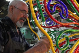 Obecnie firma Reklama jest prywatną spółką, ale kiedyś była państwowym monopolistą na rynku warszawskich neonów.