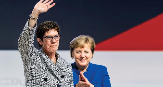 Za granicą to wciąż Merkel jest twarzą Niemiec, tymczasem w Berlinie trwa już  polityczna walka o sukcesję.