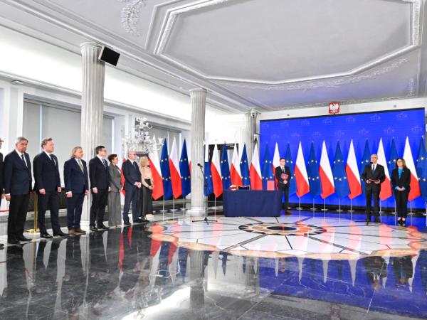Błędem było ślubowanie sędziów w Sejmie, ponieważ przerzuciło odpowiedzialność za dalszy bieg spraw z prezydenta Nawrockiego na samych sędziów. Wcześniej to Nawrocki był pod konstytucyjną presją.
