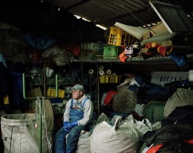 Rozładowanie 4 ton ryby przywiezionej z morza zajmuje 7-8 osobom nawet 10 godzin pracy.