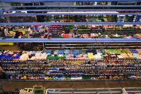 Oprócz nośników energii i paliw najszybciej drożeje żywność, rosną więc koszty jej pozyskania, magazynowania i dystrybucji.