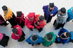 Masowość licencjatów i magisteriów sprawia, że dla zdolnych studentów bywają one rozczarowaniem. Dopiero podczas studiów doktoranckich są traktowani indywidualnie.