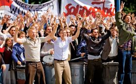 „80 milionów” to awanturnicza opowieść o młodych ludziach, którym udało się coś, co nie miało prawa się udać.