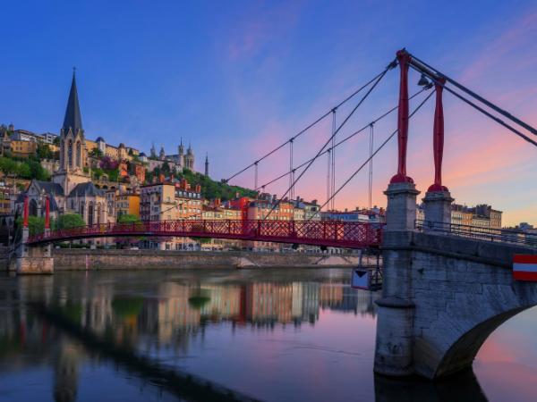 Piękne choć mniej znane zabytki Francji - co warto zobaczyć