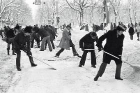 Pamięć o mrozach i śniegach lat sześćdziesiątych przysypała zima stulecia.