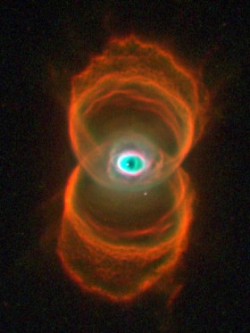 Mgławica Klepsydra w gwiazdozbiorze Muchy. 8 tys.lat świetlnych od Ziemi. Gwiazda wyczerpała paliwo i odrzuciła zewnętrzne warstwy. Jej jądro przeistoczy się w tzw. białego karła. Podobny los czeka  Słońce za 5 miliardów lat. Zdjęcie Hubblea z 1995 roku.