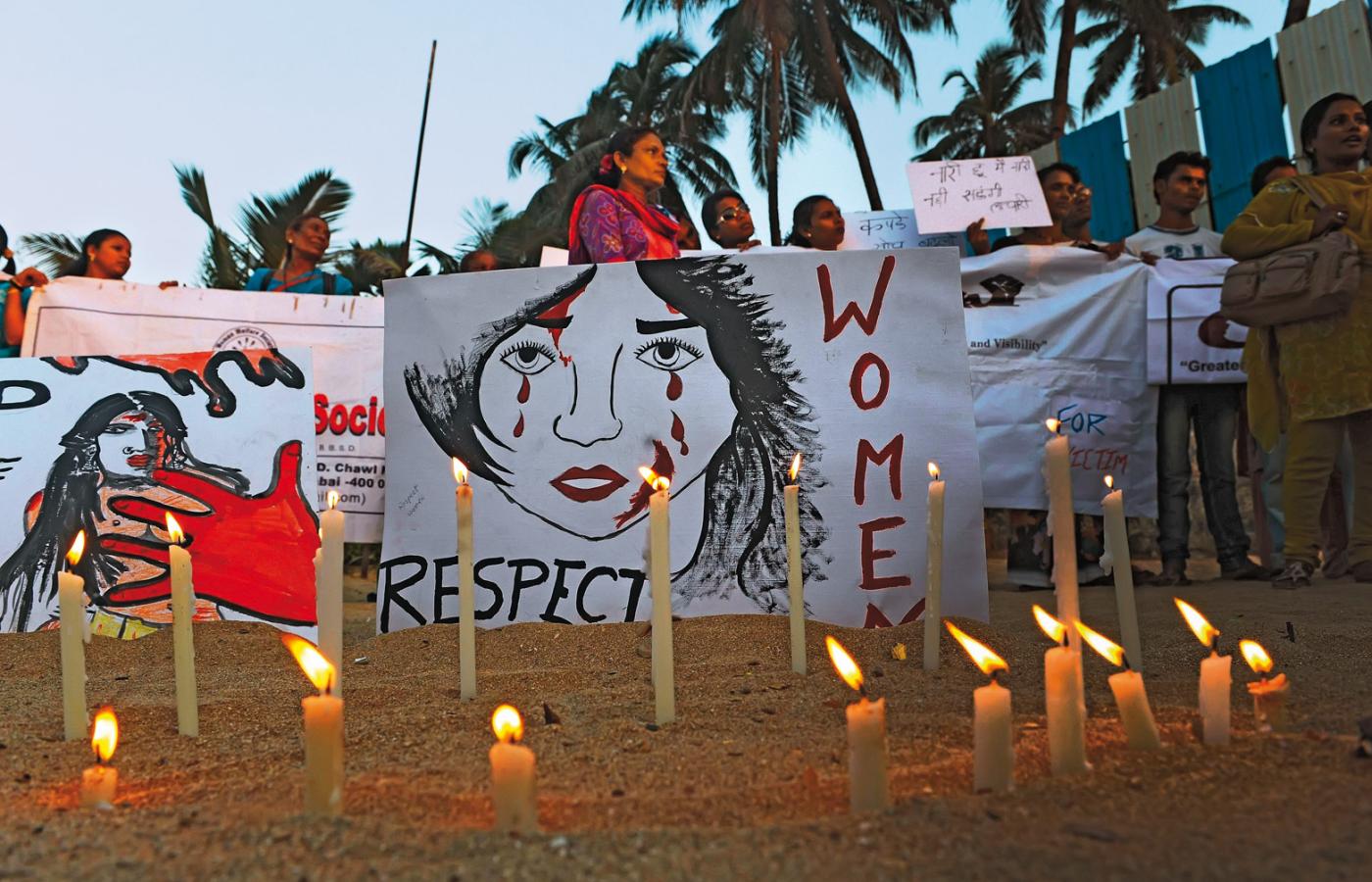 Znikoma karalność gwałcicieli wynika z zakorzenionego w indyjskim społeczeństwie przekonania o niższej pozycji kobiet.