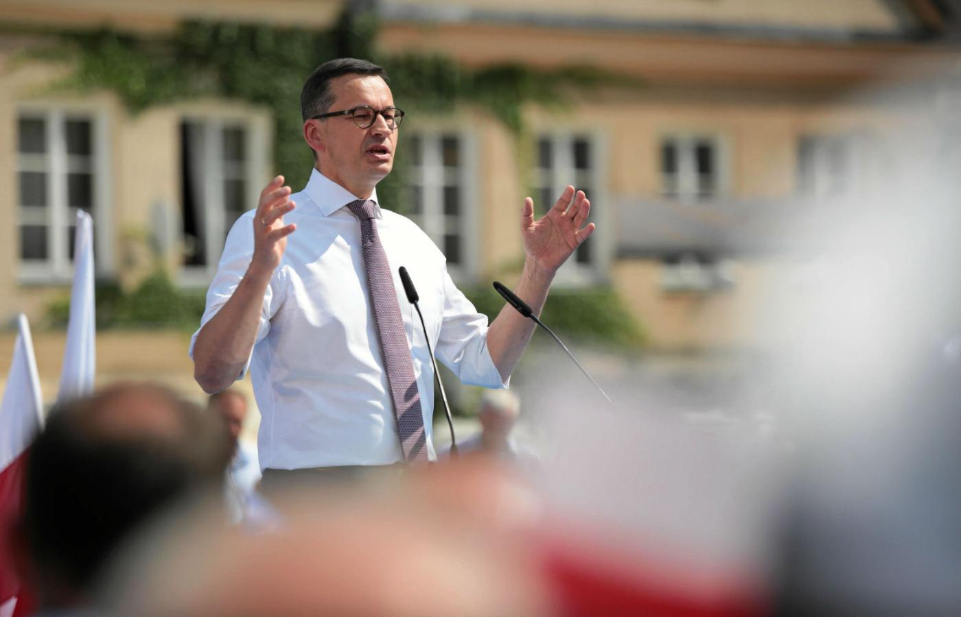 Szczegółowo wyreżyserowane „spotkanie z wyborcami” w Sandomierzu miało zarysować kontury i nadać ton kampanii samorządowej.