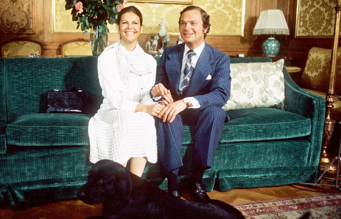 Szwecja, król Karol XVI Gustaw z nowo poślubioną żoną Sylwią, czerwiec 1976 r. To małżeństwo z panną z dobrego, ale niewysokiego domu rozpoczęło na królewskich dworach nową erę.