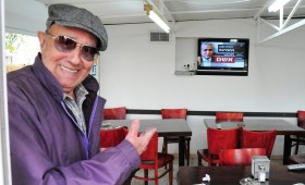 Były prezydent Izraela Mosze Kacaw. W 2006 roku został oskarżony o molestowanie seksualne i gwałty na kilku kobietach.