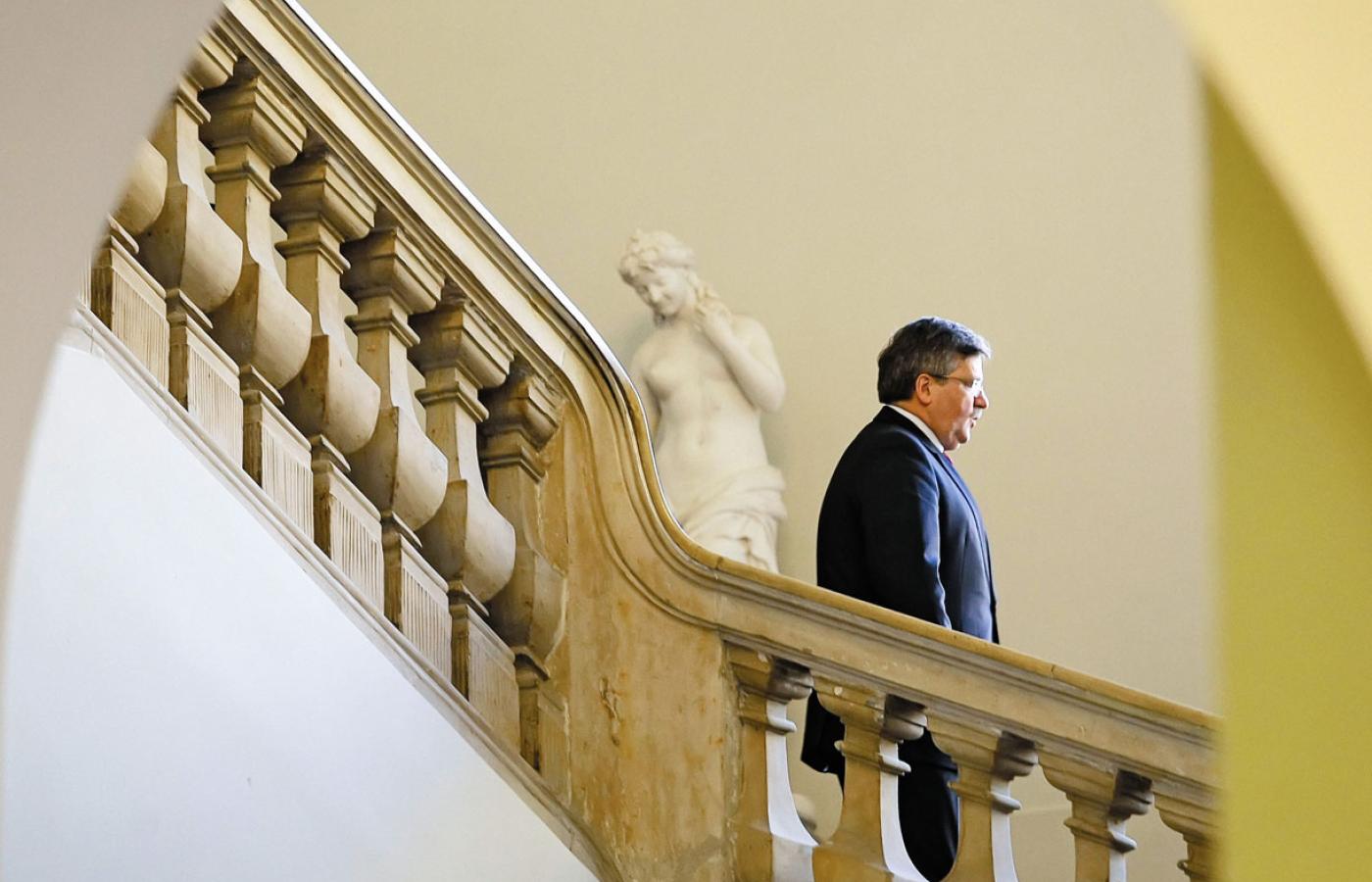 Bronisław Komorowski na schodach Pałacu Prezydenckiego.