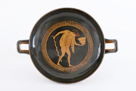 Kraków. Czerwonofigurowa czara do picia wina ozdobiona przez słynnego malarza Onsimosa (500–480 p.n.e.).