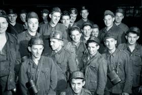 Żołnierze Wojskowego Korpusu Górniczego w kopalni Wieczorek, lata 50.