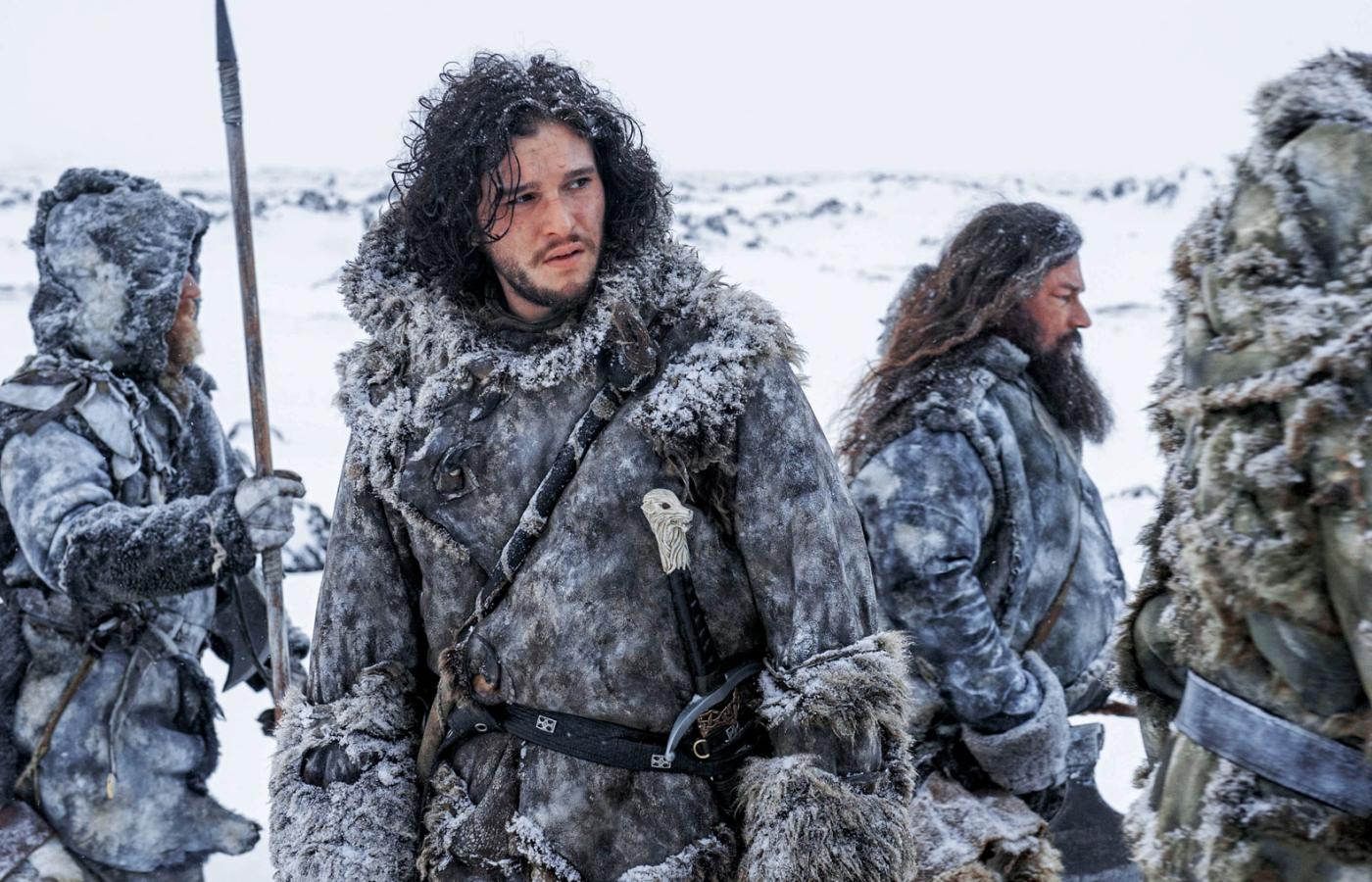 Jon Snow grany przez Kita Haringtona – to dalsze losy tej ważnej postaci „Gry o tron” wywołują pytania i spekulacje.