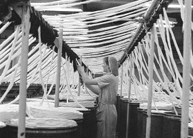 Łódź, 1979. Zakłady włókiennicze. Praca wre.