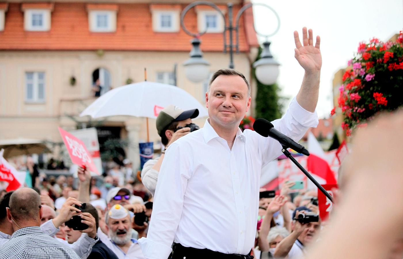 Prezydent Andrzej Duda zmienił strategię kampanii. Na zdjęciu spotkanie z wyborcami w Trzebnicy
