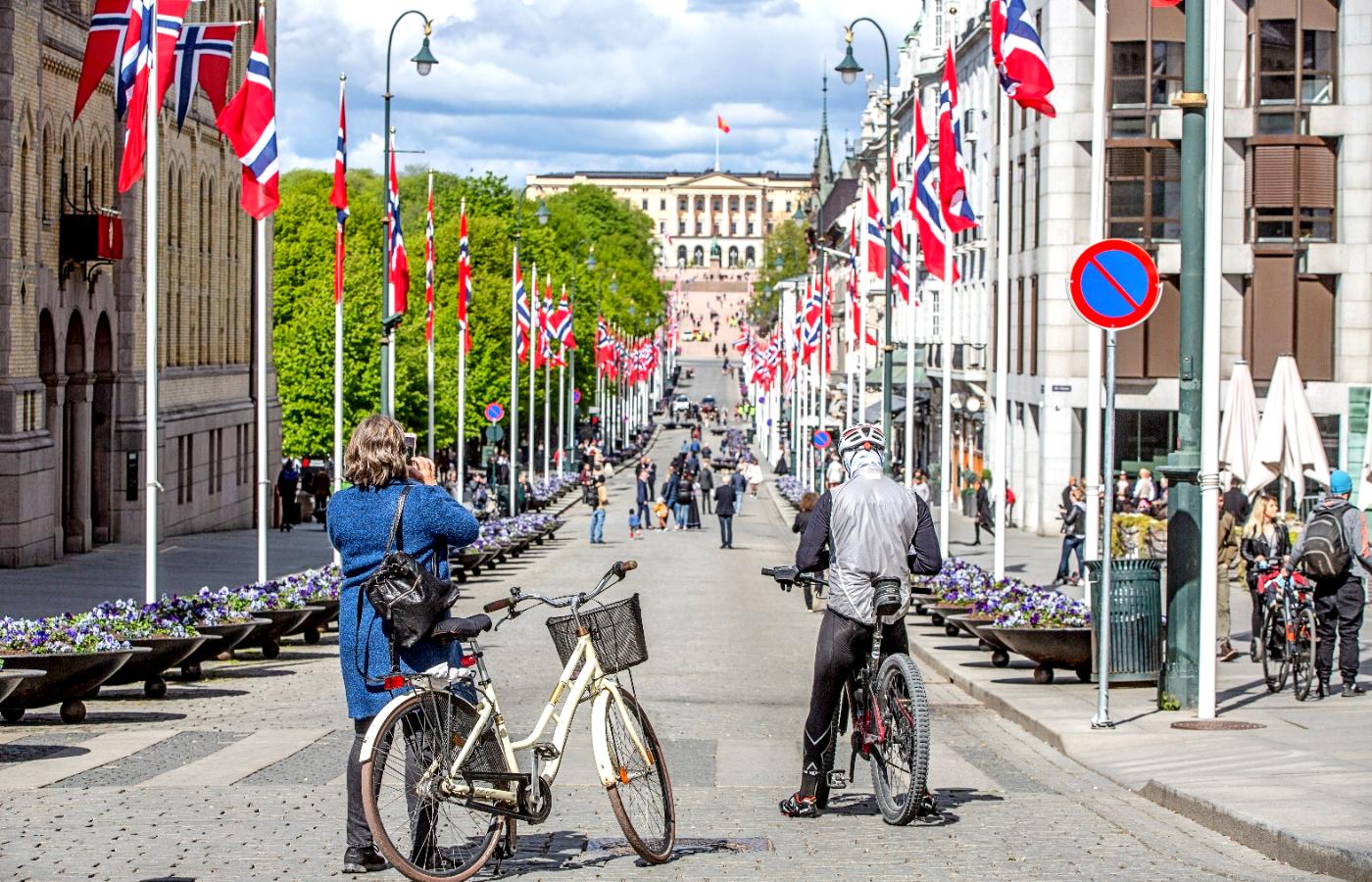Centrum Oslo podczas pandemii. W 2020 r. odwołano paradę z okazji majowego Dnia Konstytucji.