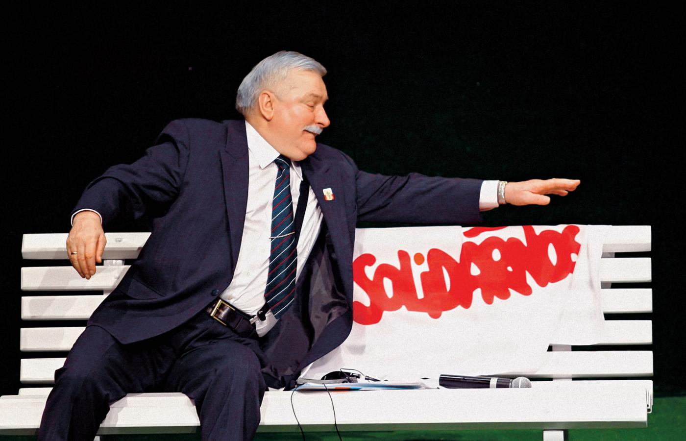 Lech Wałęsa przekazał Centrum Solidarności sweter, który miał na sobie podczas strajku w 1980 r., legitymację członków KK i flagę S, którą Wałęsowie wywieszali na balkonie w latach 80. Ale to wszystko mało...
