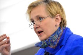 Róża Thun, europosłanka i była szefowa Fundacji im. Roberta Schumana. Na przełomie lat 80. i 90. mieszkała w Katmandu z dziećmi i mężem Franzem, zaangażowanym tam w pomoc rozwojową.