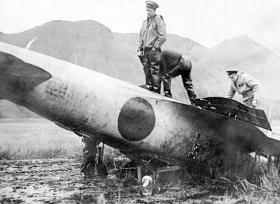 Myśliwiec Zero podoficera Kogi, zdobyty przez Amerykanów na wyspie Akutan, 11 czerwca 1942 r.