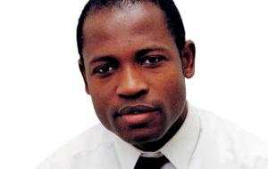 Samuela Fosso rozbolała dusza, kiedy w lipcu 1997 r. „Dobry Humor” opublikował numer złożony z kawałów o czarnoskórych.