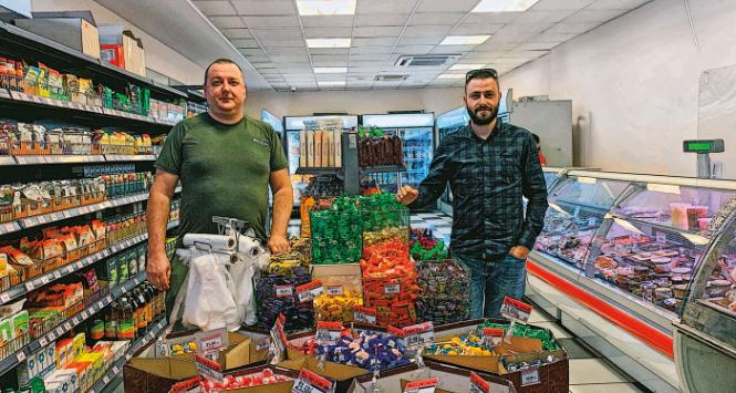 Roman i Siergiey, właściciele sklepu Best Market z ukraińskimi towarami w Warszawie.